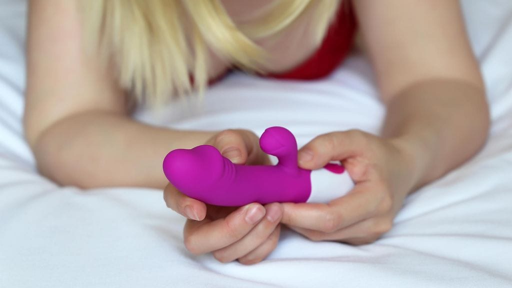 Dame haki lupaa mainostaa seksileluja kesällä 2018, ja sai alustavan hyväksynnän syyskuussa. Lopulta naisten seksileluja mainostava kampanja hylättiin.