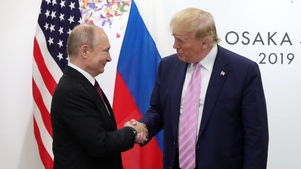 Vladimir Putin ja Donald Trump G20-kokouksessa Japanissa.