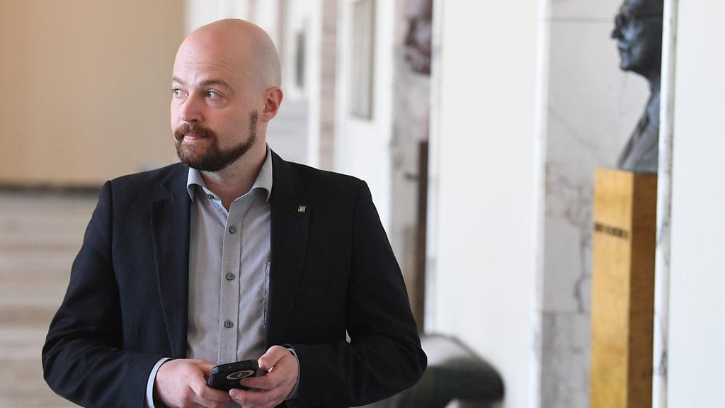 Mikko Kärnä kertoi olevansa käytössä keskustan varapuheenjohtajaksi.