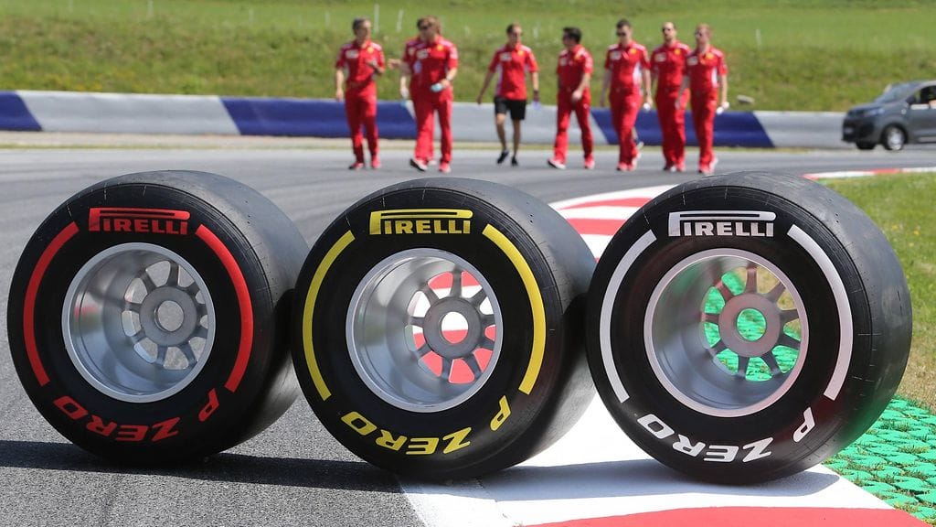 F1-tallit äänestivät siitä, että palataanko sarjassa vuoden 2018 Pirellin renkaisiin kesken tämän kauden.