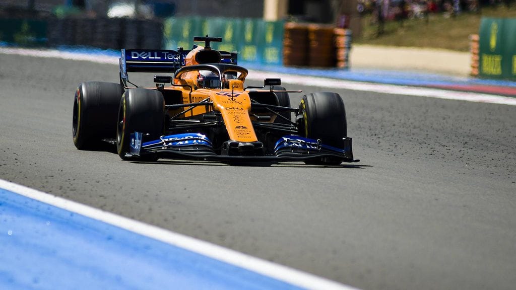 McLarenin Carlos Sainzille asennetaan useita uusia moottoriosia Itävallan GP:hen.