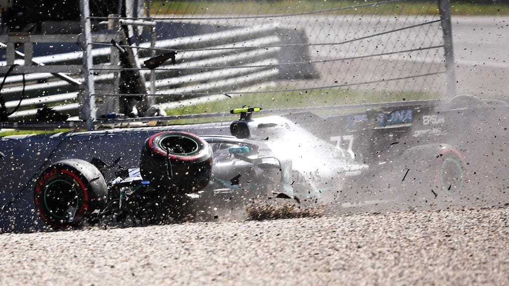 Valtteri Bottas ajoi rajusti seinään Itävallan GP:n harjoituksissa.