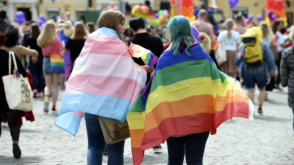 Pride-kulkueen tunnelmaa Helsingissä 29. kesäkuuta 2019.