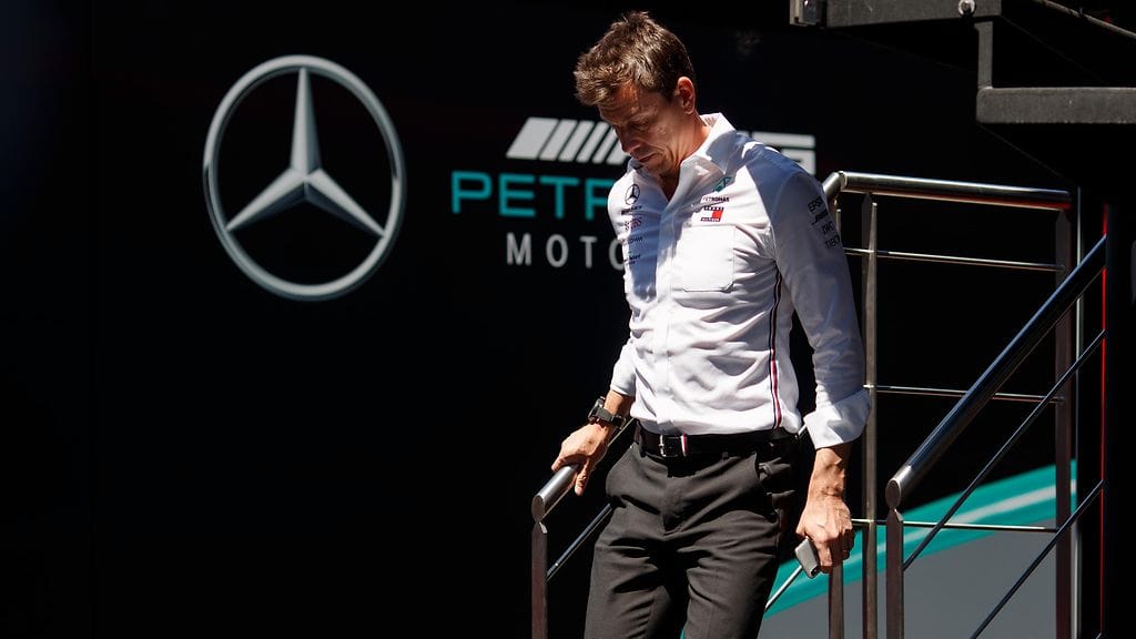 Toto Wolff tuki Lewis Hamiltonia.