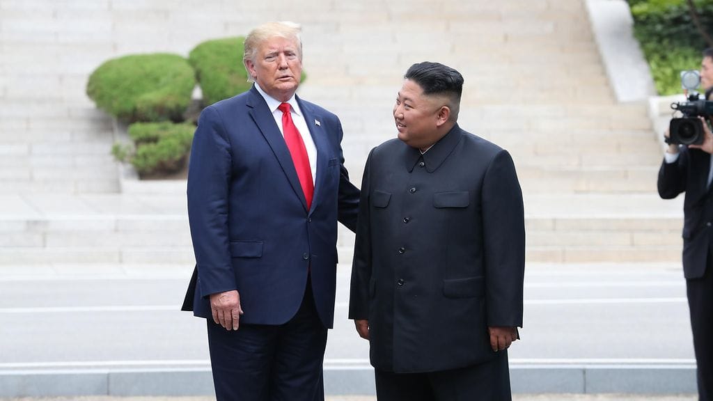 Donald Trump ja Kim Jong-un demilitarisoidulla vyöhykkeellä Etelä- ja Pohjois-Korean rajalla 30.6.2019.