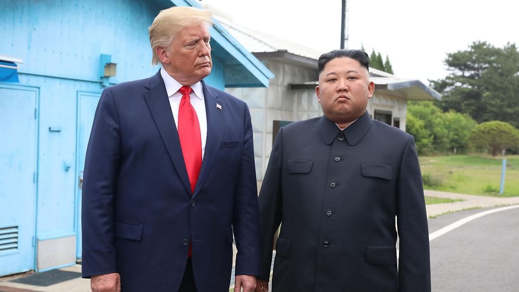 Donald Trump ja Kim Jong-un demilitarisoidulla vyöhykkeellä Etelä- ja Pohjois-Korean rajalla 30. kesäkuuta 2019.