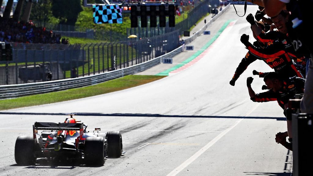 Max Verstappen ajoi voittoon Red Bullin kotikisassa Itävallassa.