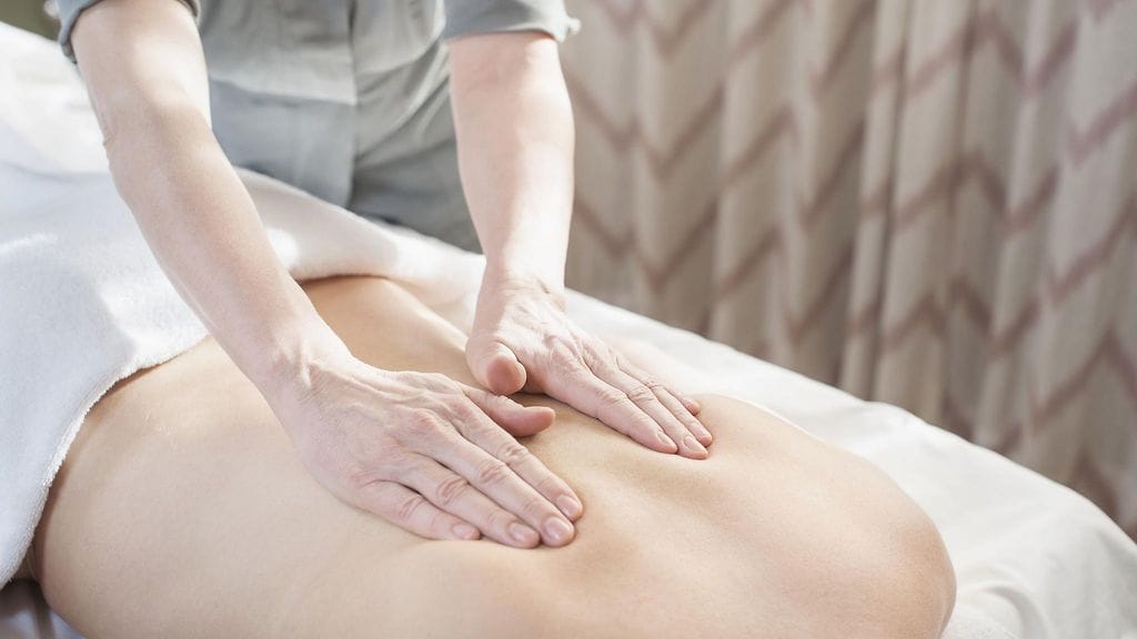 Kuvituskuva. Rikosepäilyjen kohteena oleva yritys tarjoaa muun muassa hierontaa.