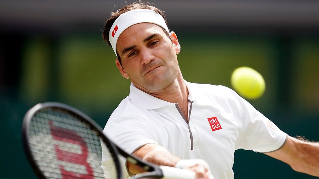 Roger Federer eteni Wimbledonissa toiselle kierrokselle.