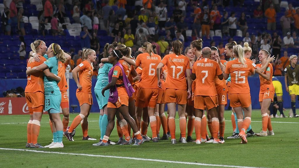 Hollanti pelaa sunnuntain jalkapallon MM-kisojen kultamitaleista.