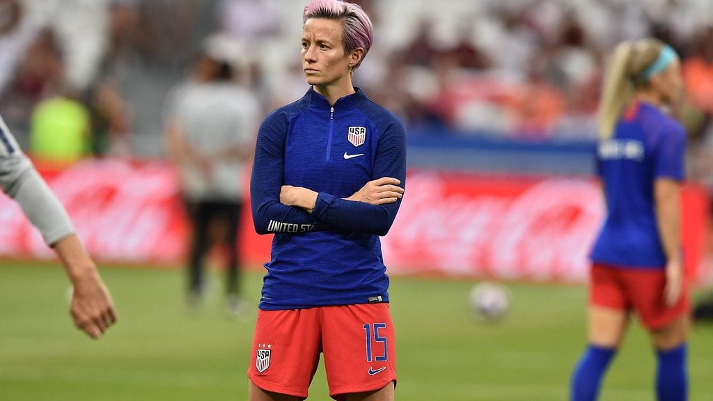 Megan Rapinoe lataa kovaa tekstiä Fifalle.