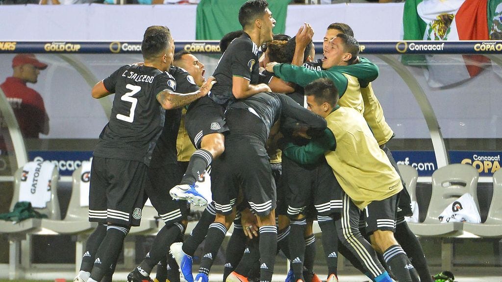 Meksiko juhli Jonathan dos Santosin maalia.