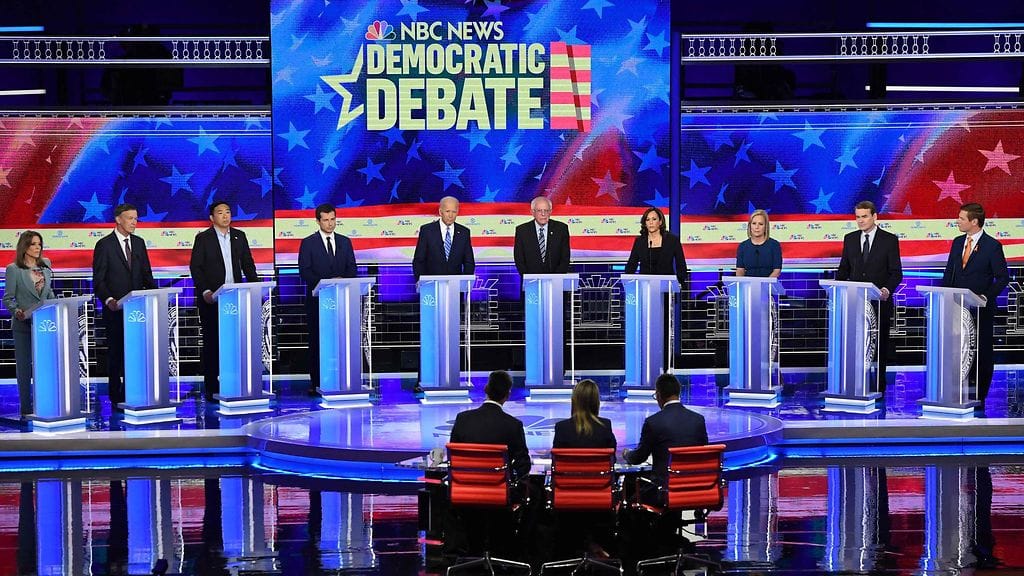 Ensimmäinen ehdokas on jättäytynyt pois demokraattipuolueen presidenttiehdokkuuskisasta Yhdysvalloissa, kertoo muun muassa CNN.