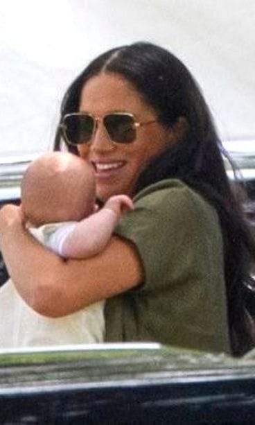 Herttuatar Meghan ja Archie poolo-ottelussa heinäkuussa 2019 (2)
