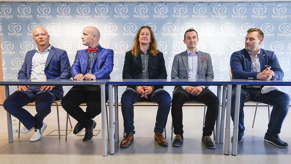 angokuningaskilpailun osallistujat Johannes Vatjus, Jarno Itkonen, Juha Pirinen, Pasi Kivimäki ja Mika Mäkkeli tangolaulukilpailun kilpailijoiden tiedotustilaisuudessa Seinäjoella.