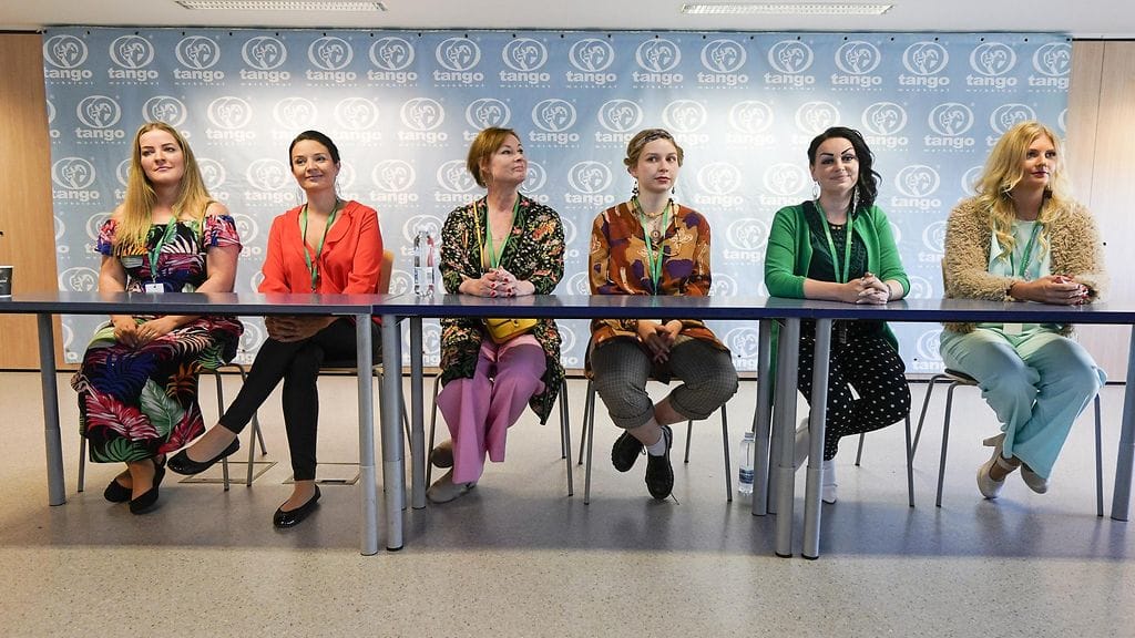 Tangokuningatarkilpailun osallistujat Mervi Kovero, Ailamari Vehviläinen, Pirjo Aittomäki, Silla Pöyry, Pirita Niemenmaa ja Rosa Salmi-Narvala tangolaulukilpailun kilpailijoiden tiedotustilaisuudessa Seinäjoella 10. heinäkuuta 2019.