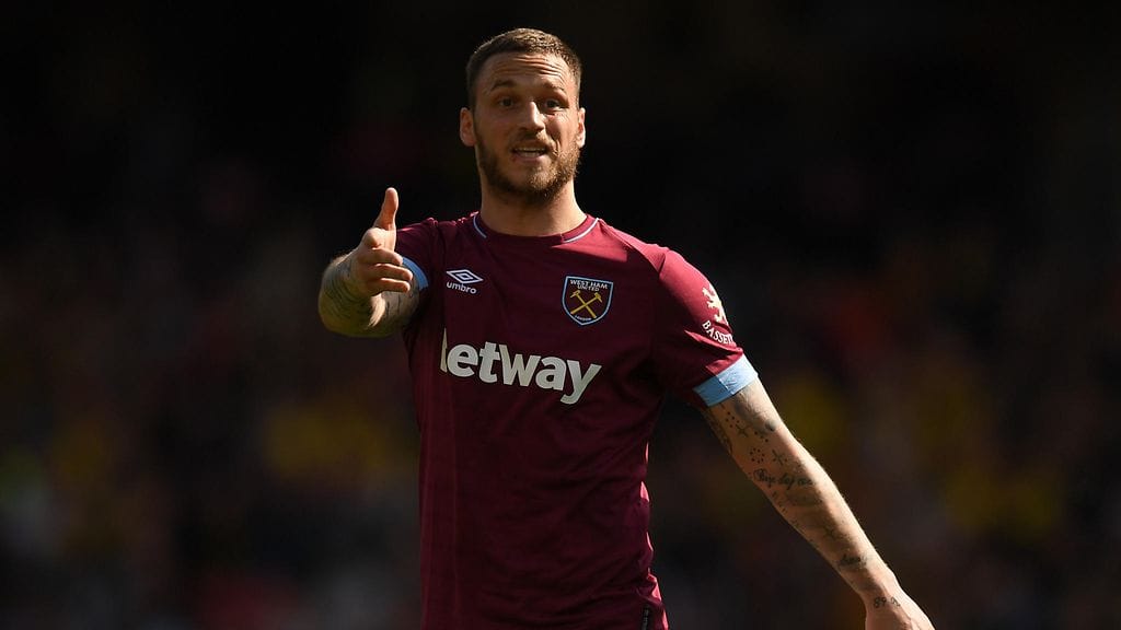 Maaleja Valioliigassa paukutellut Marko Arnautovic häiriköi jatkuvasti naisjoukkueen harjoituksia.