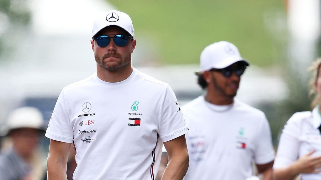 Valtteri Bottas ja Lewis Hamilton ajavat maailmanmestaruudesta tiukasti keskenään.