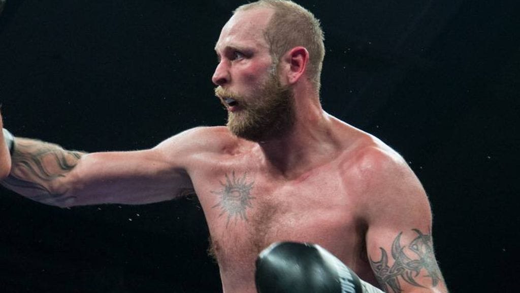 Robert Helenius on urallaan tukalan paikan edessä.