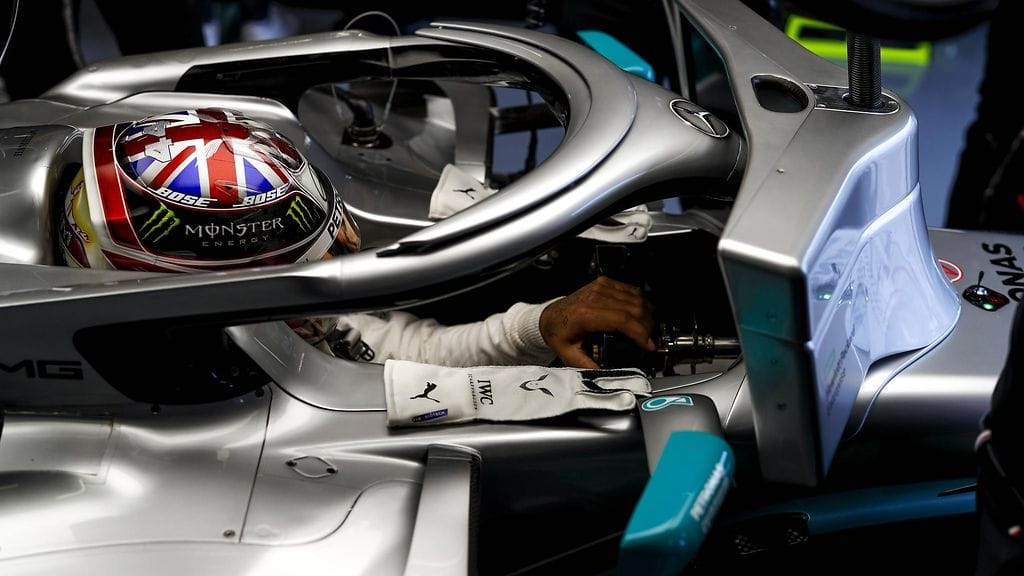 Lewis Hamilton kantaa tänä viikonloppuna Britannian värejä kypärässään, kotikisansa kunniaksi.