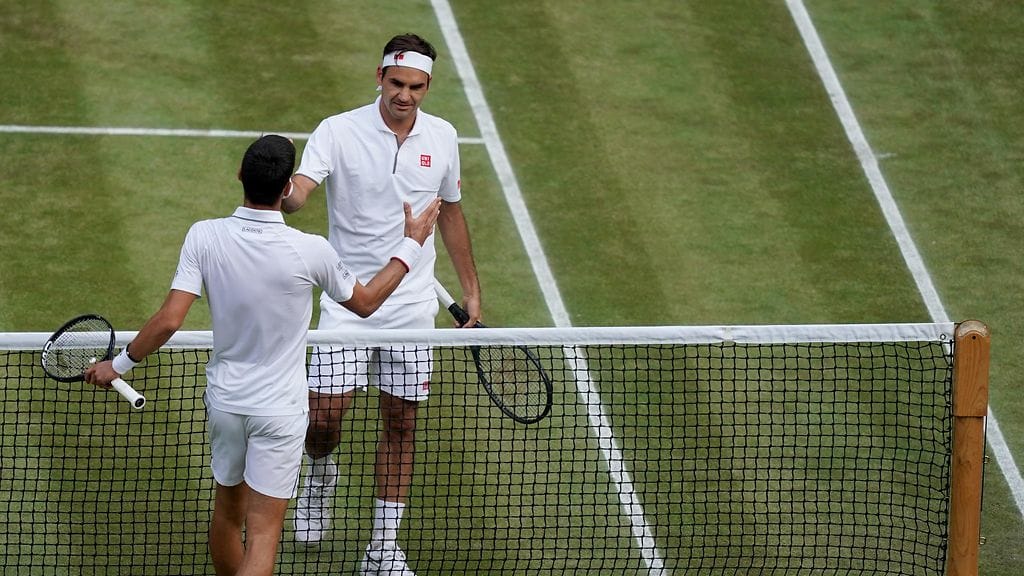 Novak Djokovic kaatoi Roger Federerin Wimbledonin viheriöiden kaksinpelin finaalissa.