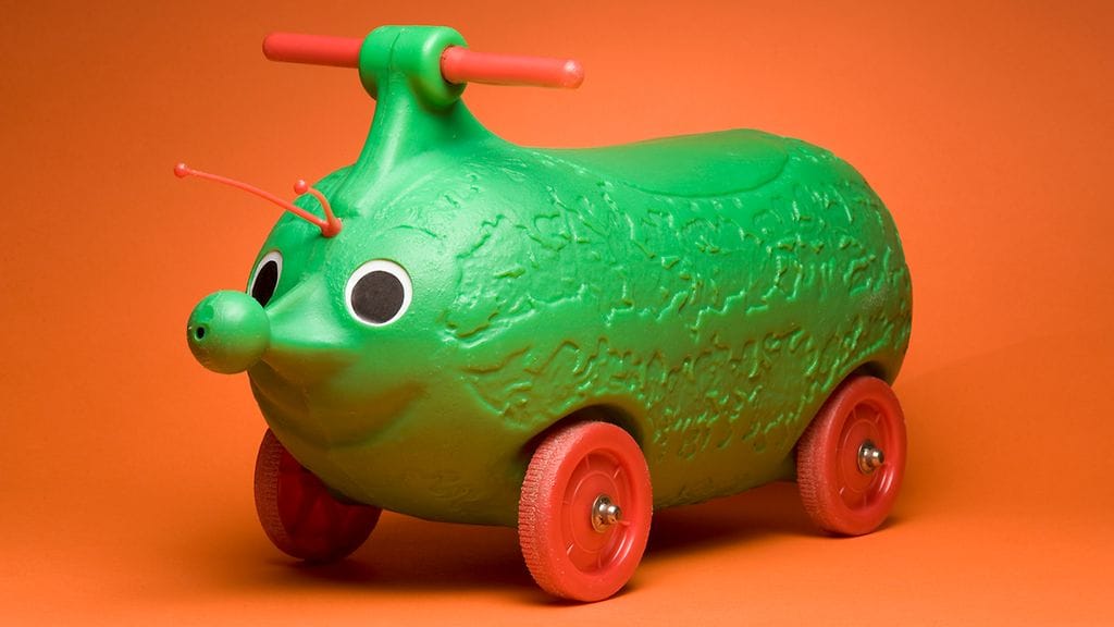 Plaston Kurkkumopo eli Kuueläin Kurkkumaasta voitti Lelumuseo Hevosenkengän hassuin lelu -äänestyksen vuonna 2012.