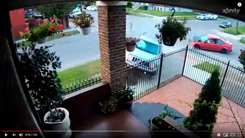 Kuvankaappaus YouTube-käyttäjä J Riveran julkaisemalta videolta. Videon löydät jutun lopusta.