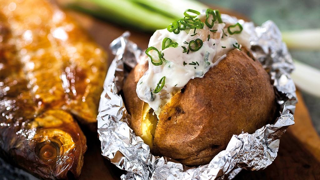 Savukalamousse sopii esimerkiksi uuniperunoiden täytteeksi.