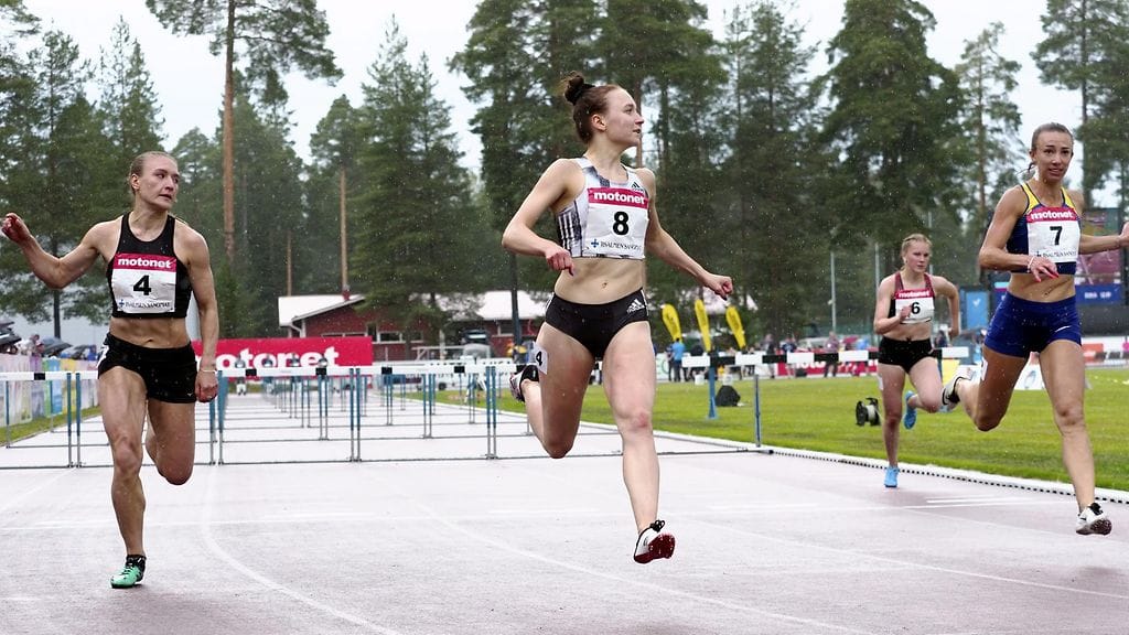 Reetta Hurske alitti keskiviikkona MM-rajan 100 metrin aidoissa.