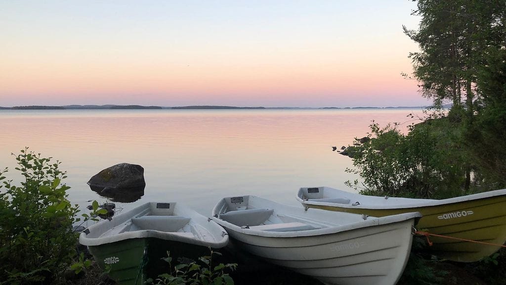 Kontiolahden ekohotelli tarjoaa vierailleen eksoottista tekemistä, esimerkiksi soutelua. Kuvituskuva
