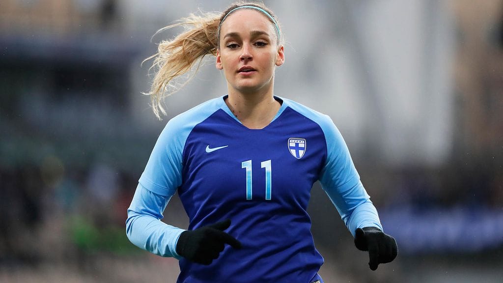 Nora Heroum solmi jatkosopimuksen AC Milanin kanssa.