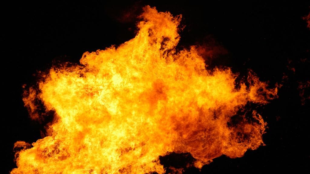 Pietarsaaren rengaspalon uskotaan saaneen alkunsa ilotulitteista.