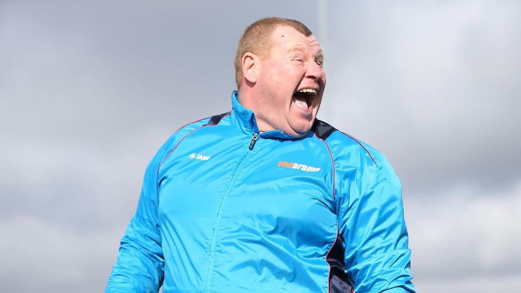 Muistatko hänet? Wayne Shaw tuli tunnetuksi syömällä lihapiirakkaa kesken ottelun.