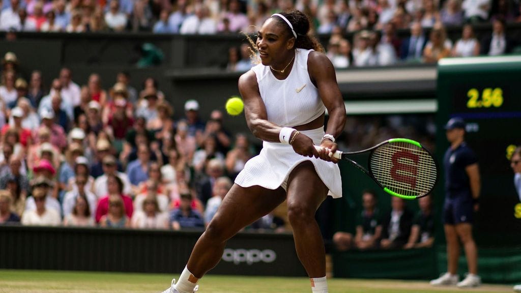 Serena Williams esitteli hirmusyöttöään.