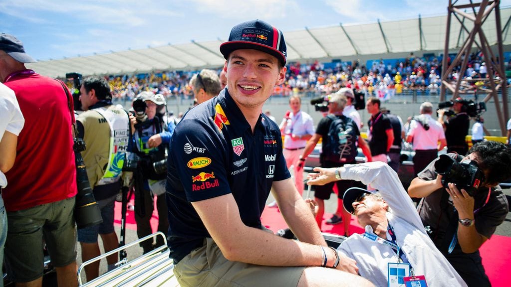 Max Verstappen lainasi Kimi Räikköstä virtuaalisessa 24 tunnin ajossa.
