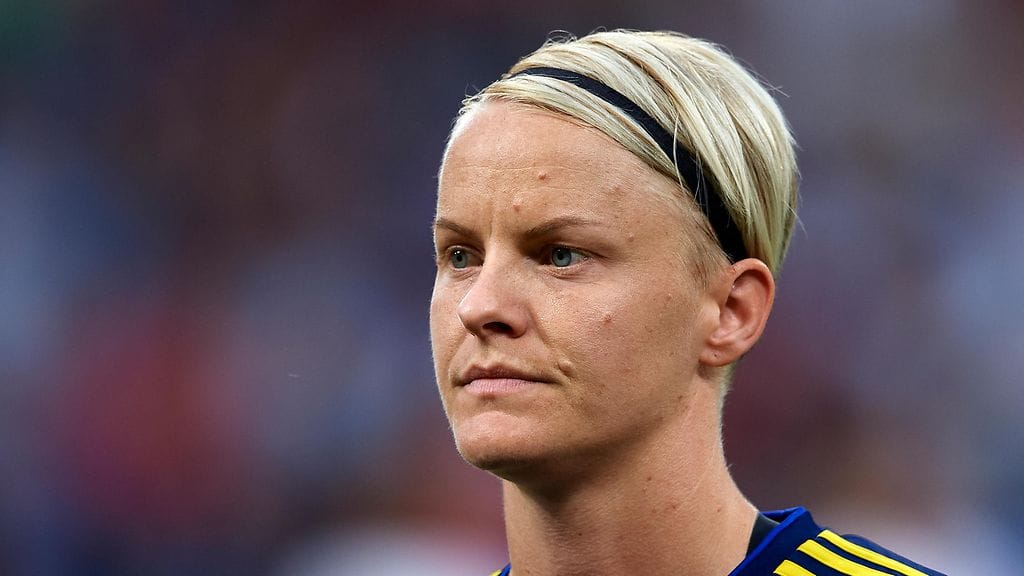 Nilla Fischer lataa kovaa tekstiä miespelaajille.