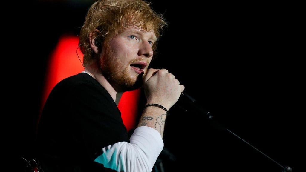 Ed Sheeran esiintyy tänään Malmin lentokentällä.