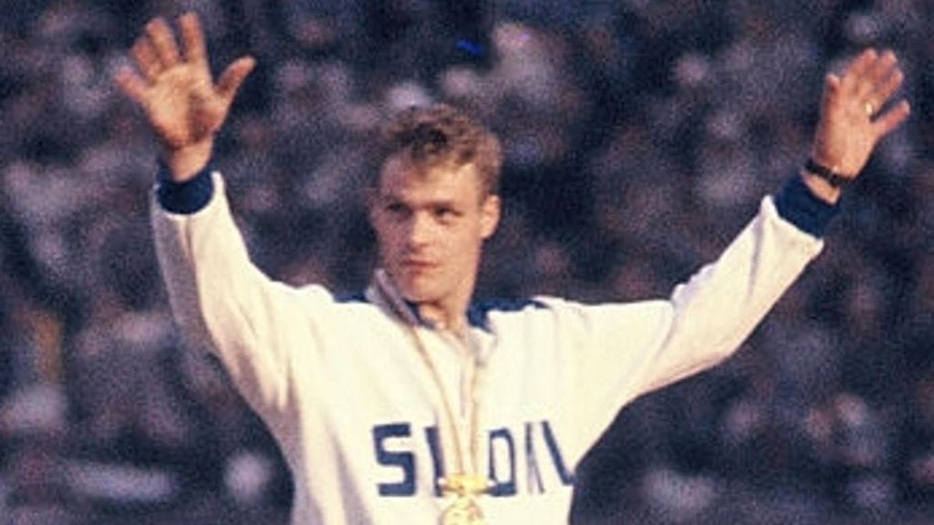 Pauli Nevala juhli olympiavoittoa Tokiossa 1964.