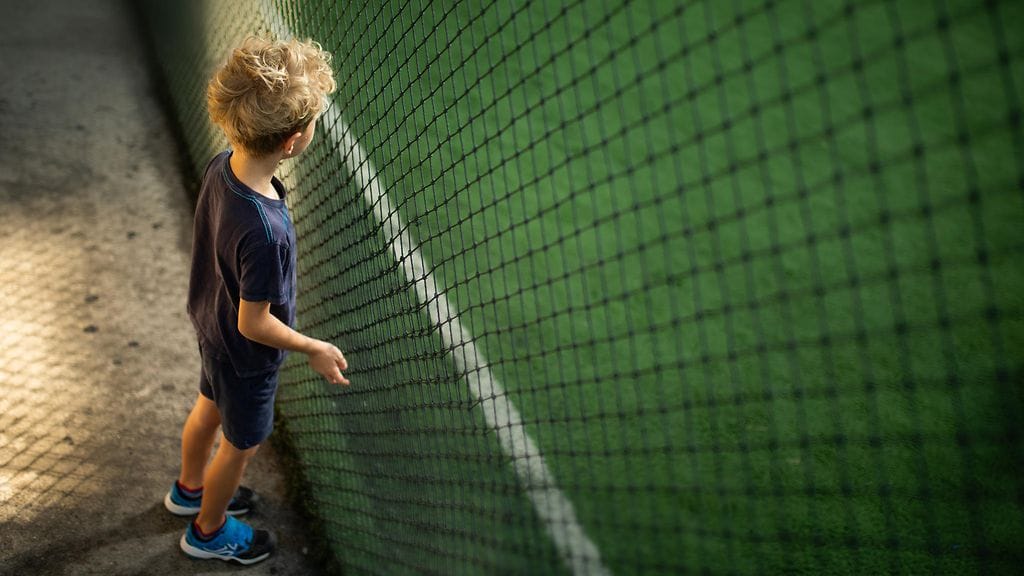 Lähes kaksivuotias amerikkalainen Joseph on syntynyt ilman osaa vasemmasta käsivarrestaan. Kun perhe oli huhtikuussa 2019 katsomassa jalkapallopeliä, pelaaja Carson Pickett havaitsi Josephin yleisössä... Kuvituskuva.