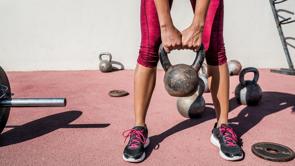 Tässä ei kauaa mene! Vesa ja Johanna Vuorenmaa esittelevät reippaan kahvakuulatreenin, joka hoituu hetkessä.