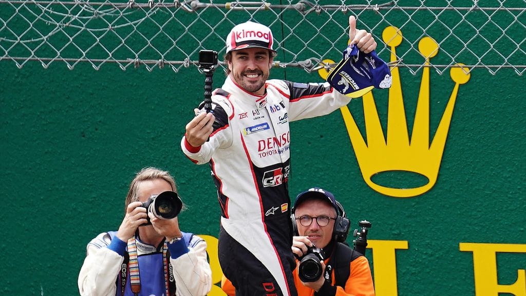 Formula ykkösten kaksinkertainen maailmanmestari Fernando Alonso on kosiskellut sarjan kärkitalleja mahdollisen paluun varalta.