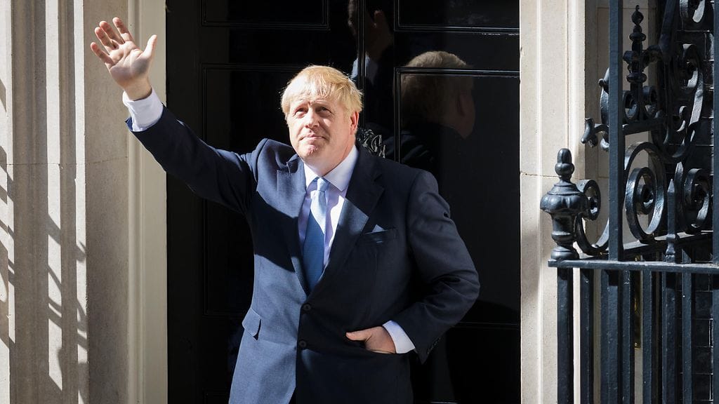 Britannian kuningatar Elisabet II nimitti Johnsonin tänään maan pääministeriksi.