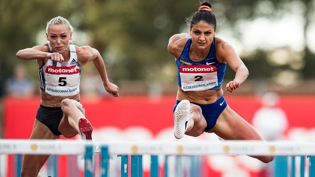 Annimari Korte ja Nooralotta Neziri juoksivat mainiosti Joensuun GP:n alkuerässä.
