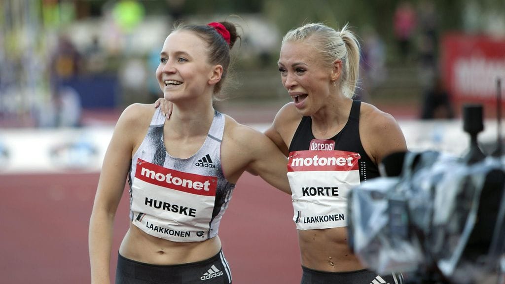 Reetta Hurske ja Annimari Korte painelivat hirmuaikoja Joensuun illassa.