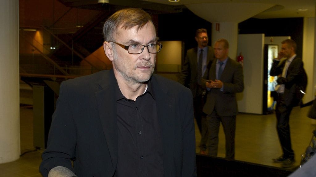 Jokelan vankilan entinen apulaisjohtaja Jarmo Salminen saapumassa kuultavaksi Jari Aarnion huumejutun jatkuessa Helsingin käräjäoikeuteen.