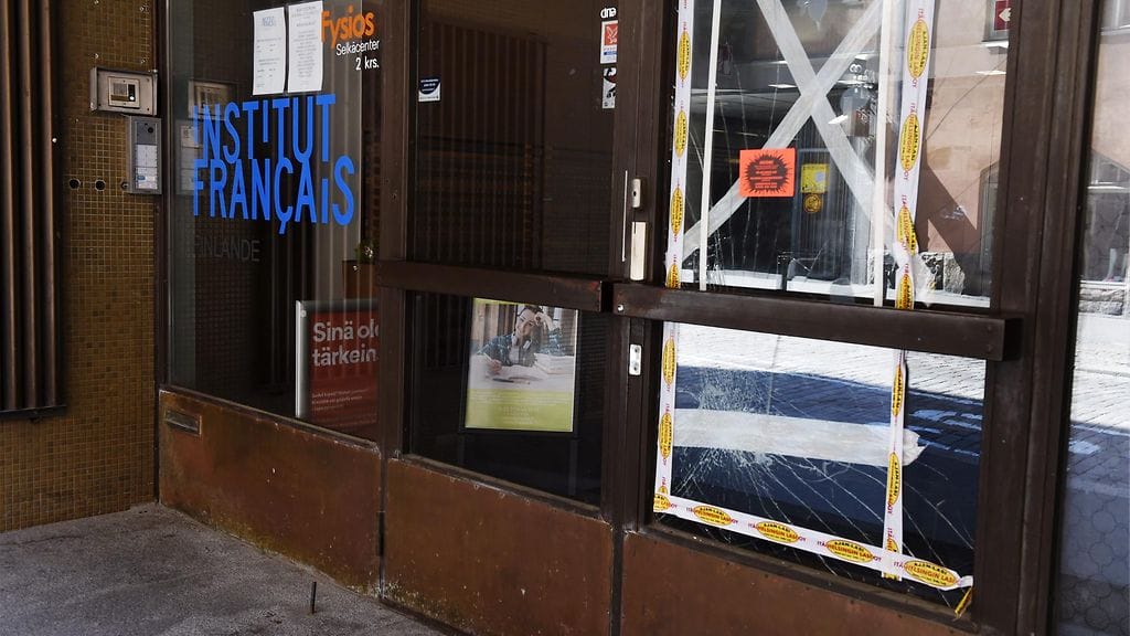 Israelin Helsingin-suurlähetystön rakennuksen ikkunaovet rikottiin viime lauantain ja sunnuntain välisenä yönä.