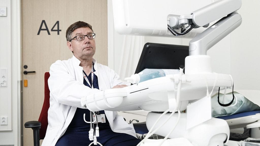 Nopea, terävä rintakipu ei ole yleensä sydänperäistä kipua, rauhoittelee kardiologian erikoislääkäri, dosentti Vesa Virtanen Tampereen sydänsairaalasta.