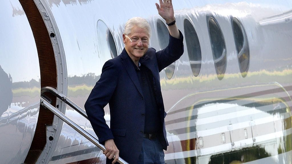 Illalla Maarianhaminassa pitämässään puheessa Clinton huomautti, että hän taitaa olla ensimmäinen amerikkalainen presidentti Ahvenanmaalla.