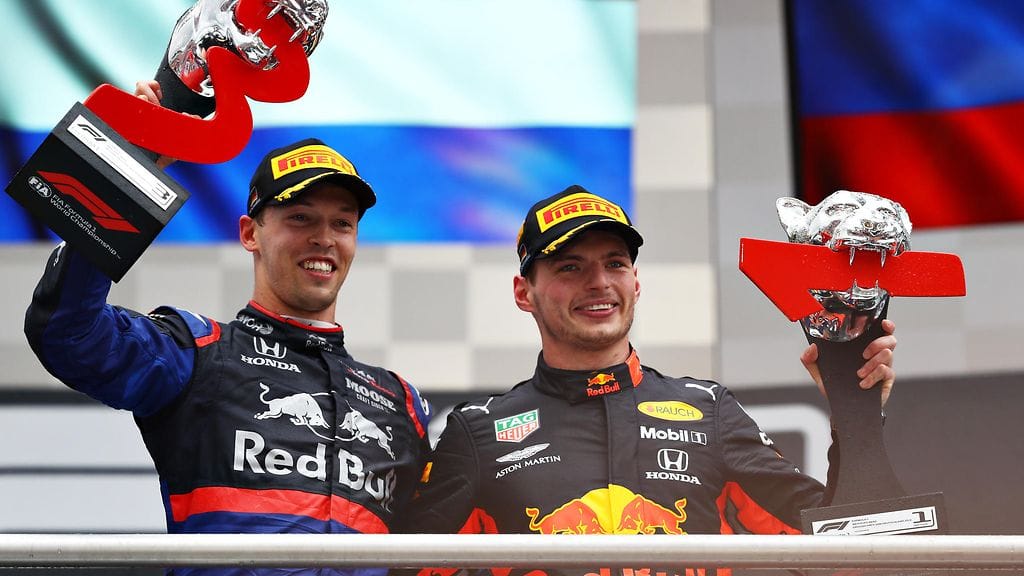 Daniil Kvjat ja Max Verstappen juhlivat palkintopallilla Saksassa.