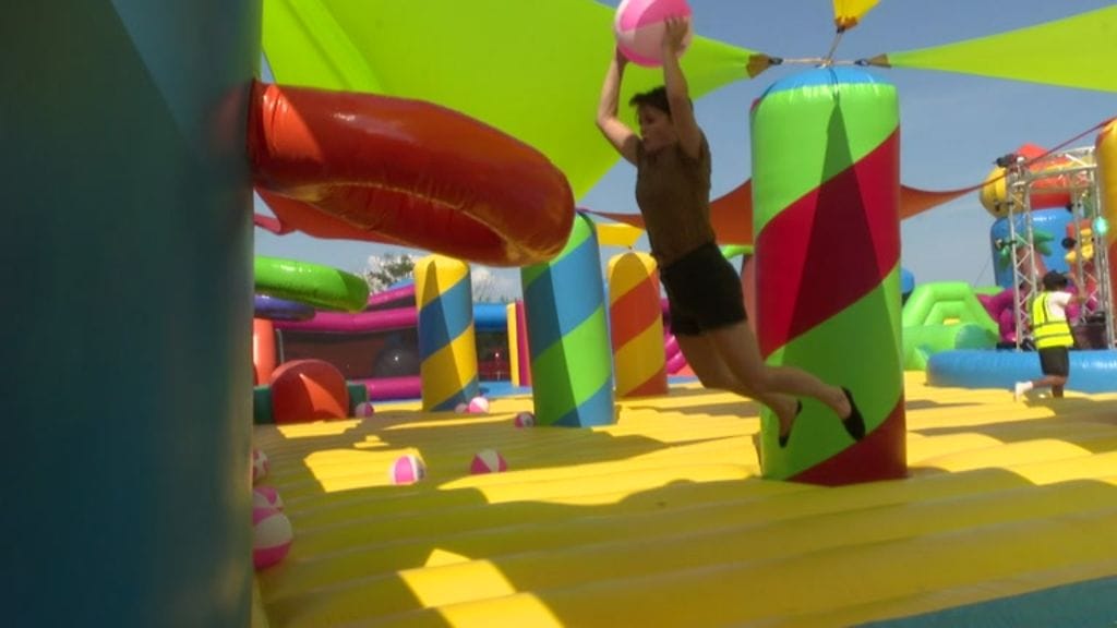 MTV testasi maailman suurimman pomppulinnan New Yorkissa